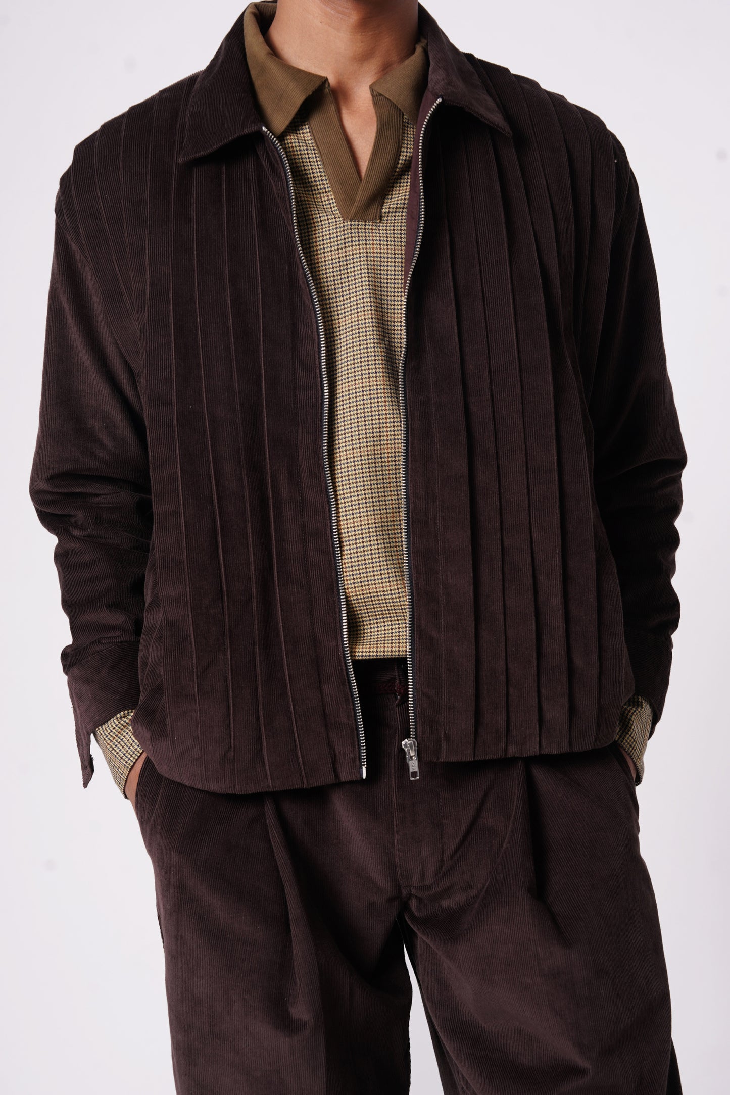 PLEATED JACKET (BROWN)