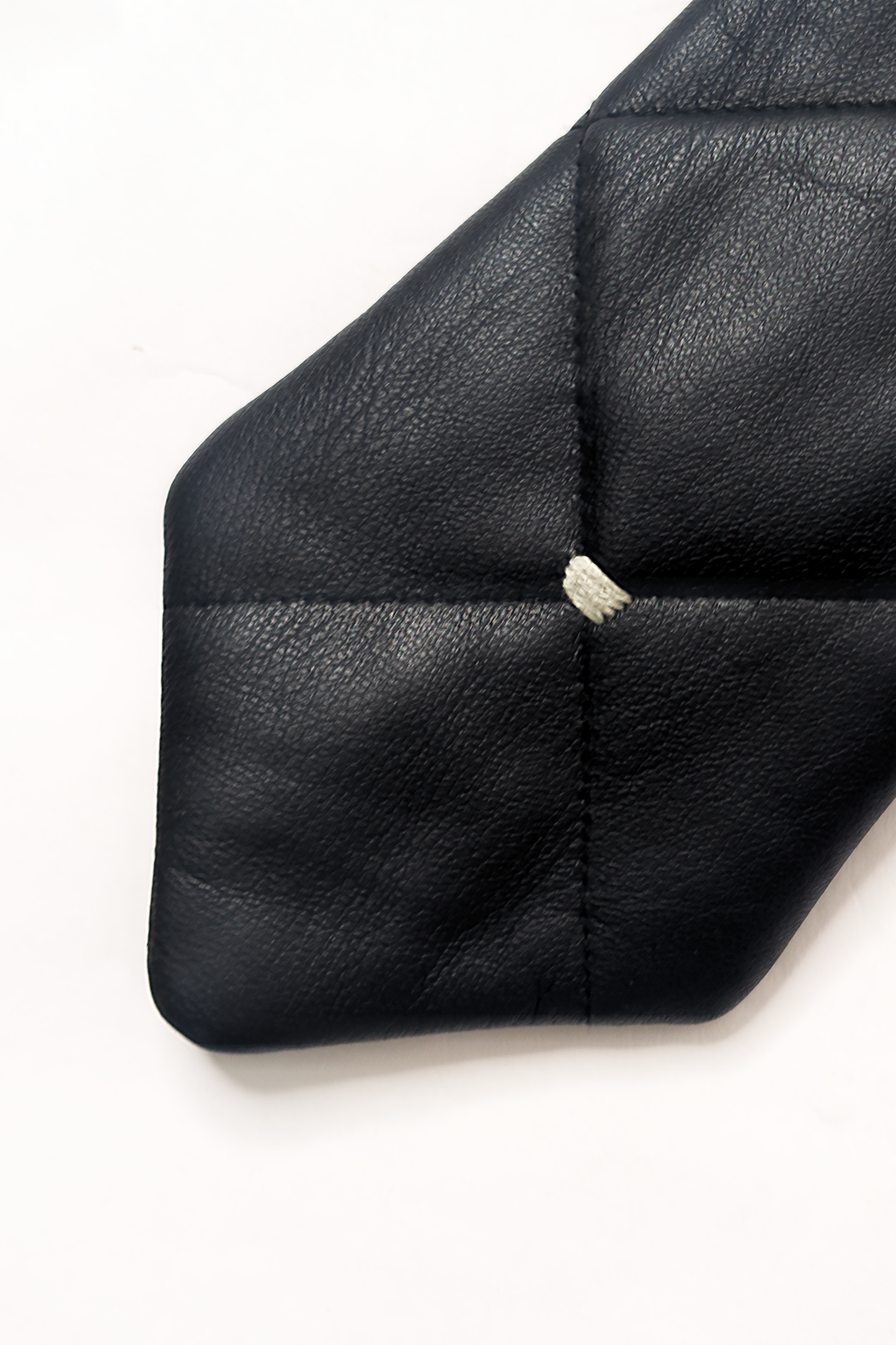 QUILTED LEATHER TIE (BLACK)