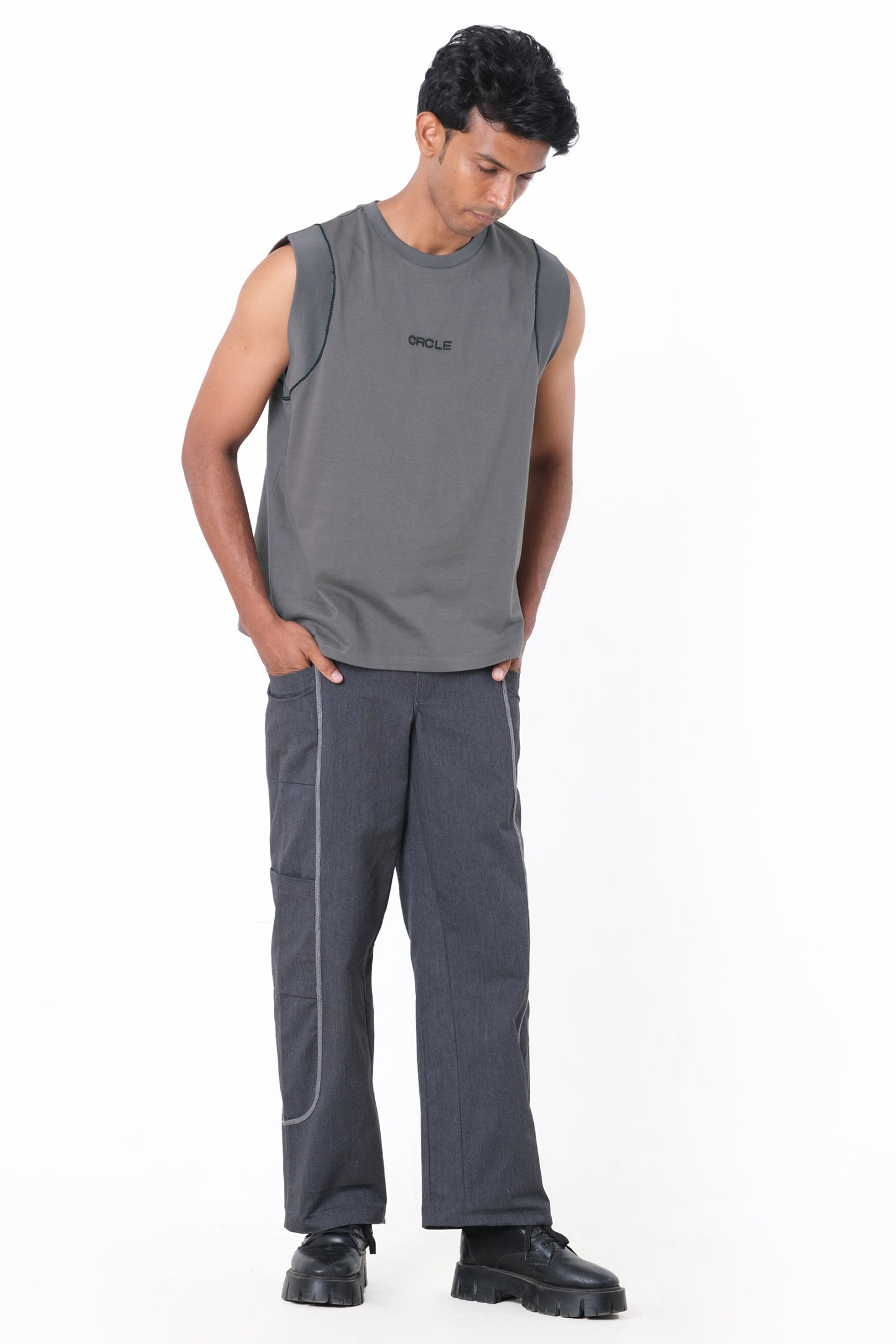 CRCLE SLEEVELESS TEE - SEA STONE GRAY