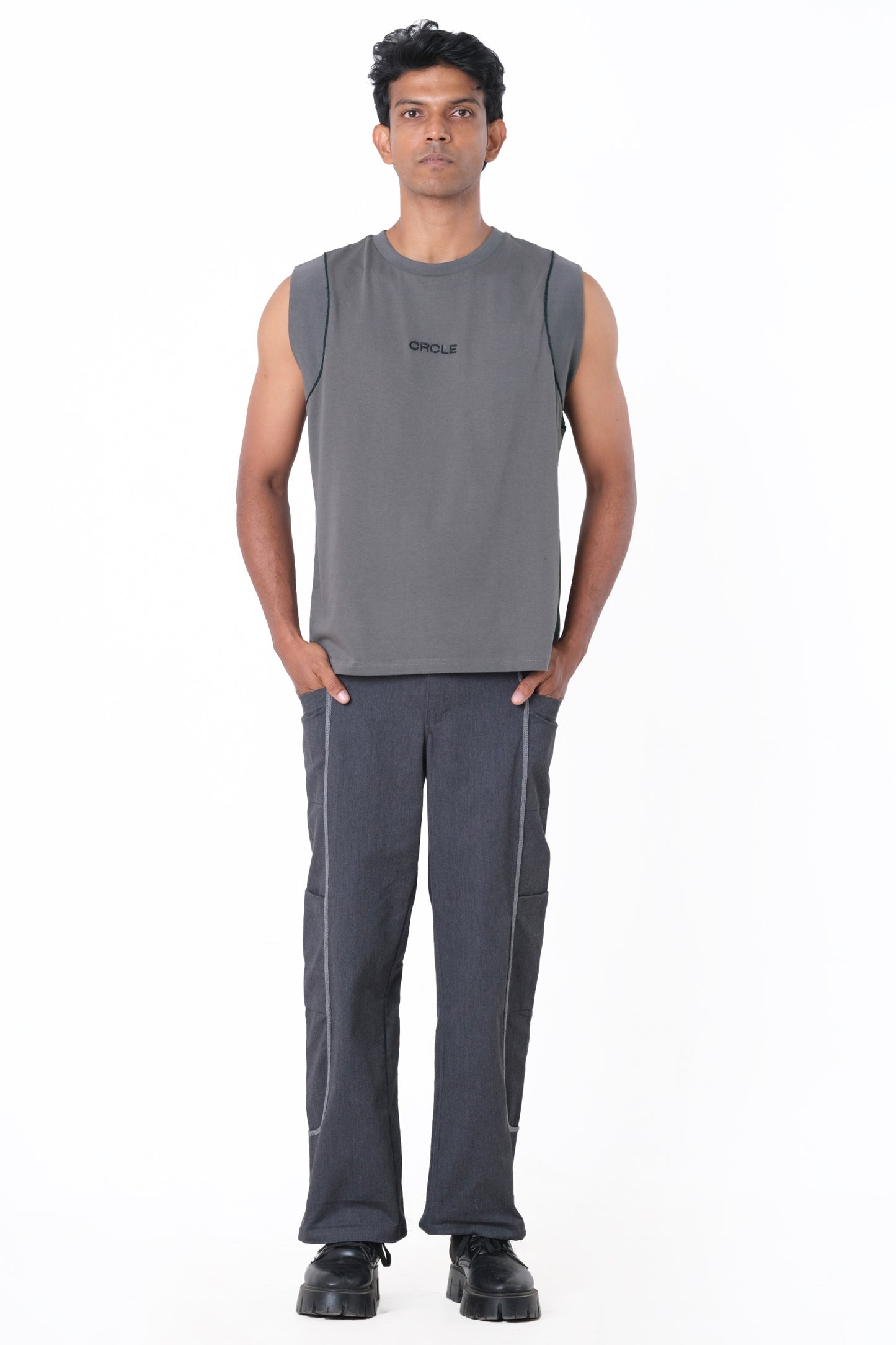 CRCLE SLEEVELESS TEE - SEA STONE GRAY