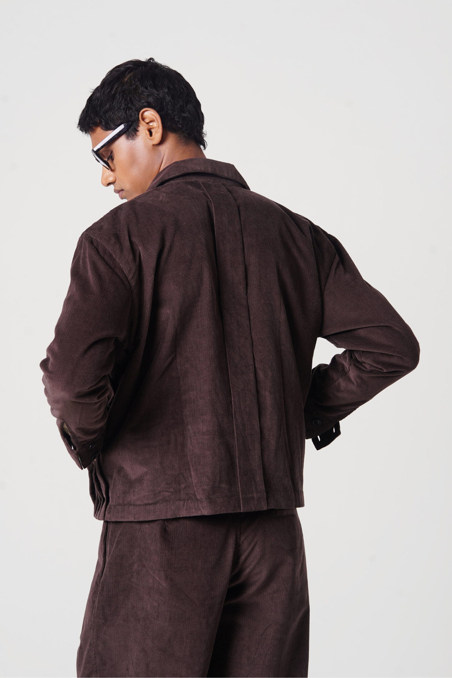 PLEATED JACKET (BROWN)