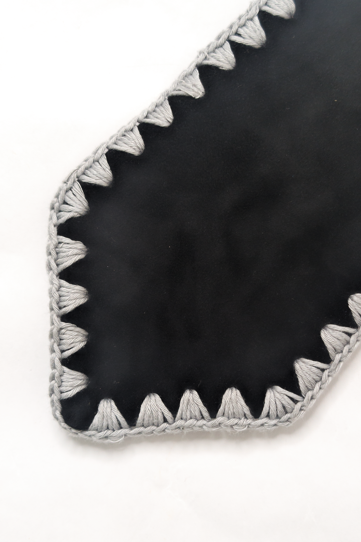 CROCHET EDGE TIE (BLACK)