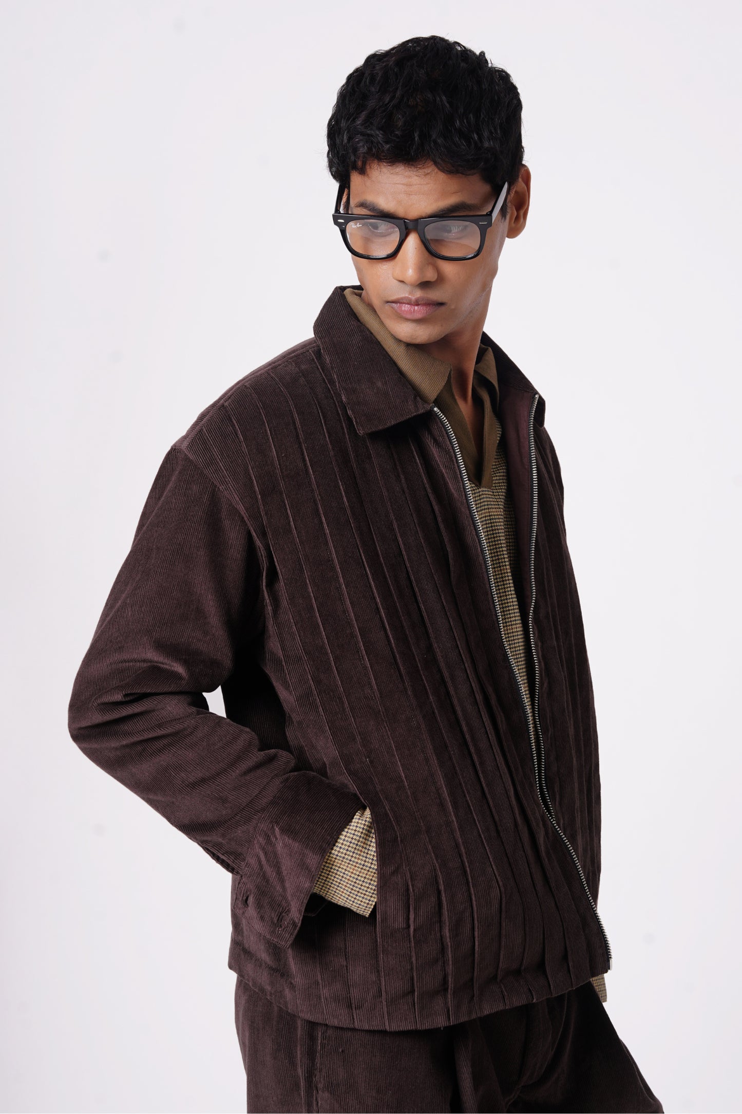 PLEATED JACKET (BROWN)