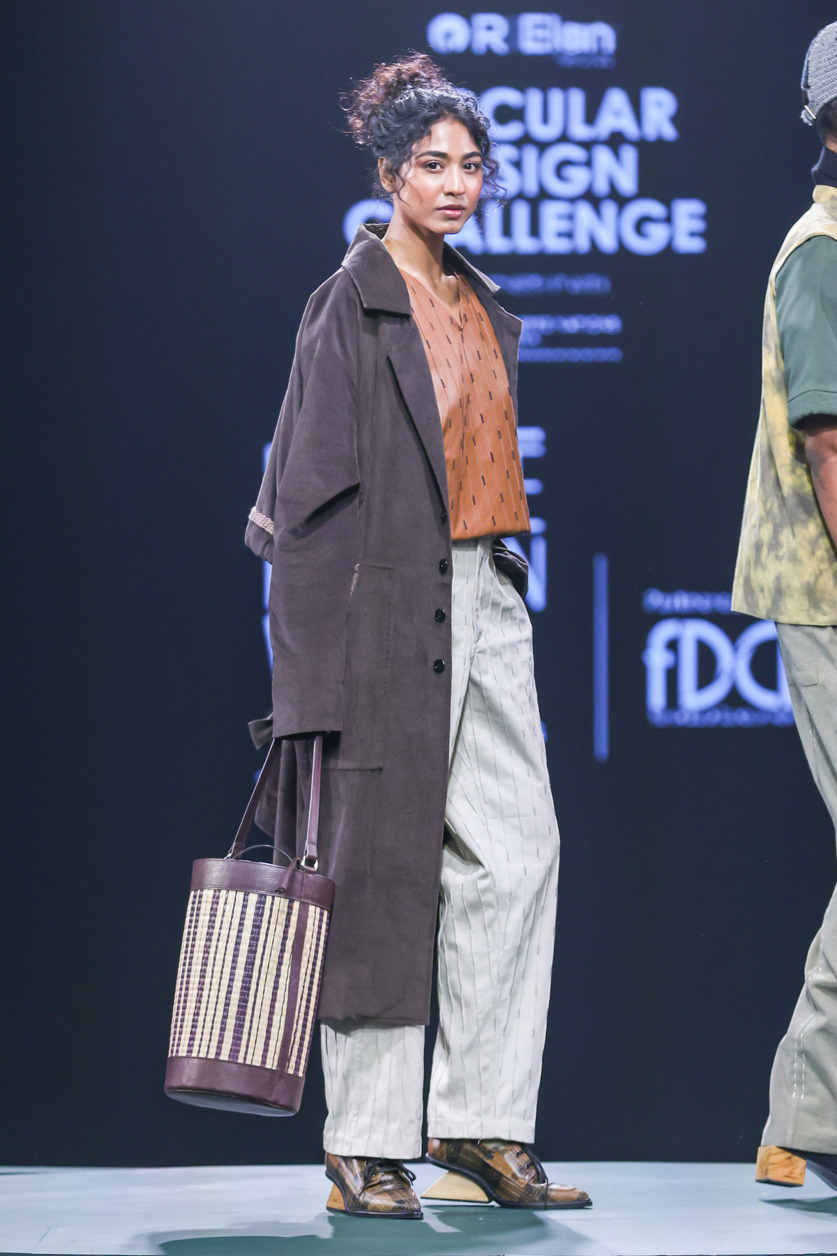 PARALLEL EMBROIDERED VEST BAG